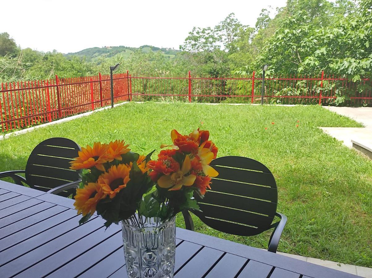 Oasi Del Monferrato - Appartamento Rosso Mombercelli Bagian luar foto